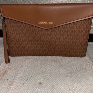 Michael Kors Signature Maisie Large Clutch Leather Envelope Flap